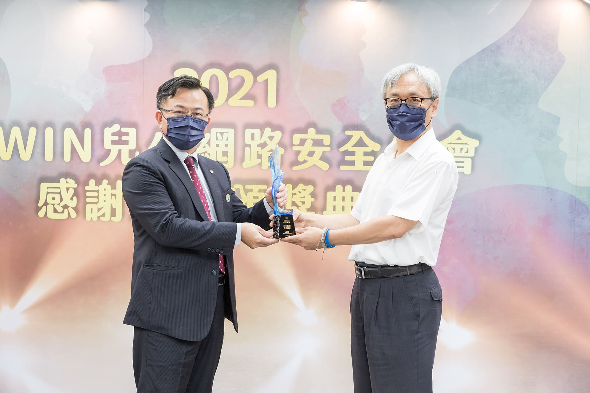 台北市報業商業同業公會領獎特寫照片